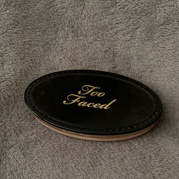 Too Faced Turn Up The Light Highlighting Palette